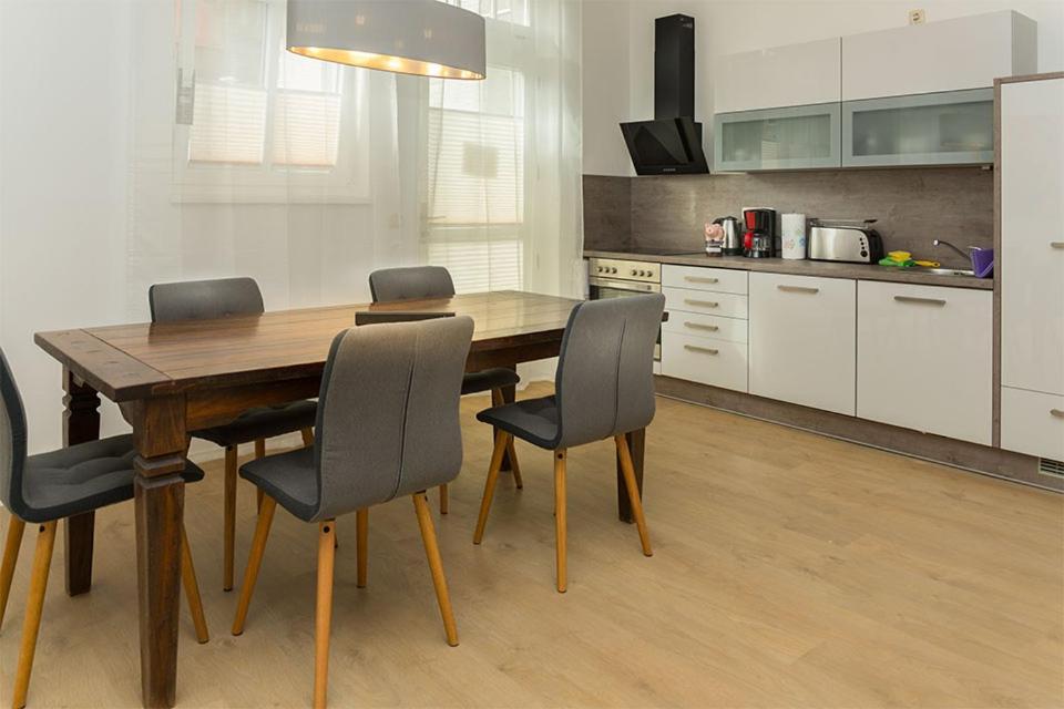 H&H Apartments Im Herzen Der Stadt In Der Lange Strasse Geraeumig Ruhig Mit Kueche Und Esstisch Greifswald Exteriör bild